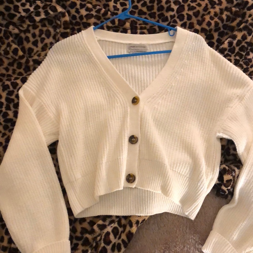 urban outfitters white cropped button up sweater